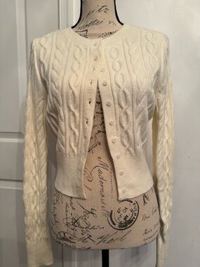 Classic Cable Knit Crewneck Cardigan